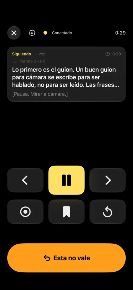 Pantalla de mando conectado: texto del párrafo actual, botones de párrafo anterior, pausa, siguiente, grabar, marca, volver a empezar y el botón Esta no vale.